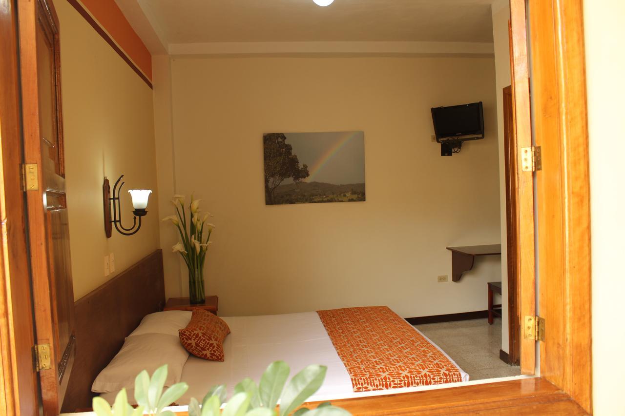 Hotel Valdivia Plaza Jardin Exterior photo